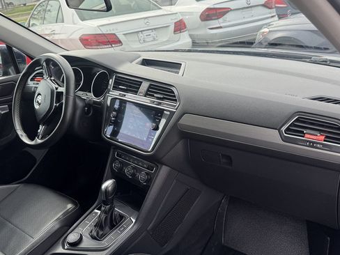 Used 2021 Volkswagen Tiguan SE AWD/4WD image 15