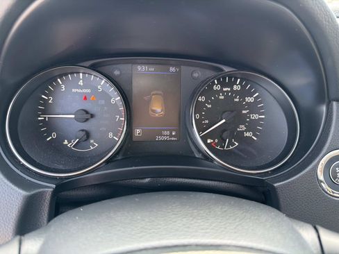 Used 2021 Nissan Rogue Sport SV FWD image 14