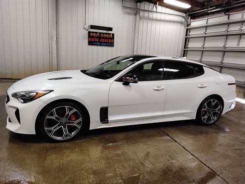Used 2018 Kia Stinger GT1 RWD image 5