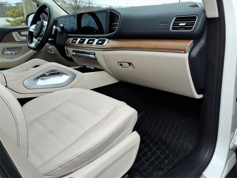 Used 2023 Mercedes-Benz GLS 580 4MATIC image 9