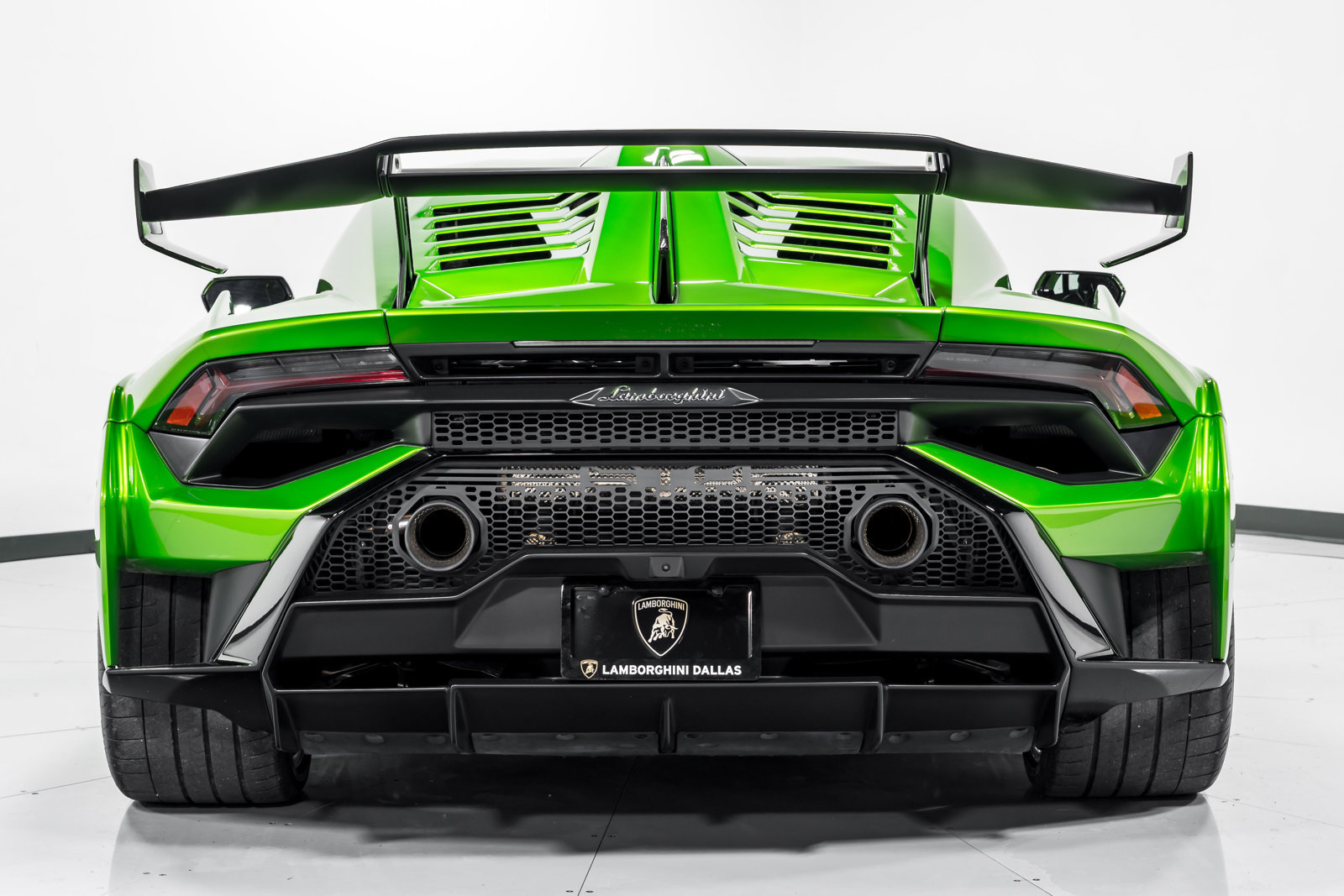 Used 2023 Lamborghini Huracan STO RWD image 4