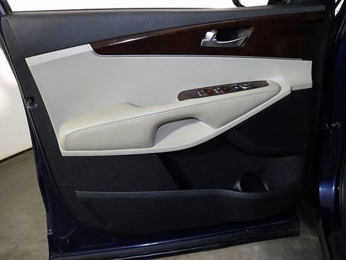 Used 2018 Kia Sorento LX image 22