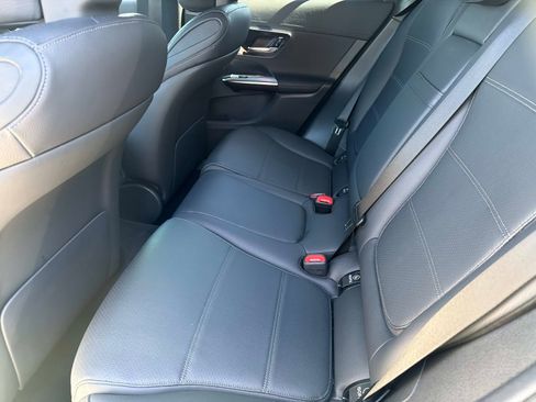 Used 2025 Mercedes-Benz GLC 300 image 30