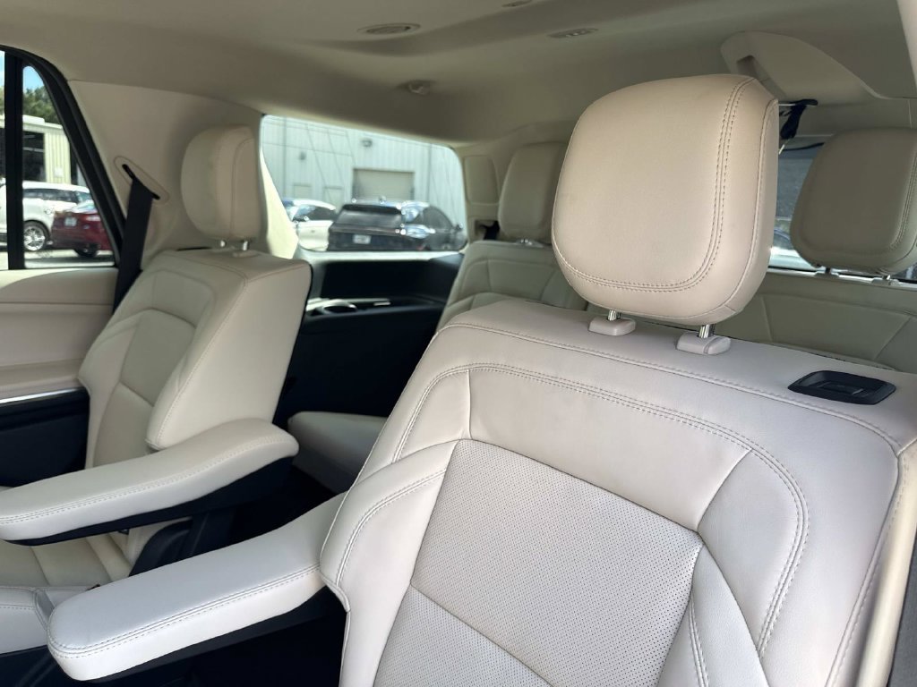 New 2027 Lincoln Navigator Reserve AWD/4WD image 15