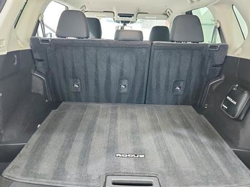 Certified 2022 Nissan Rogue SV FWD image 12