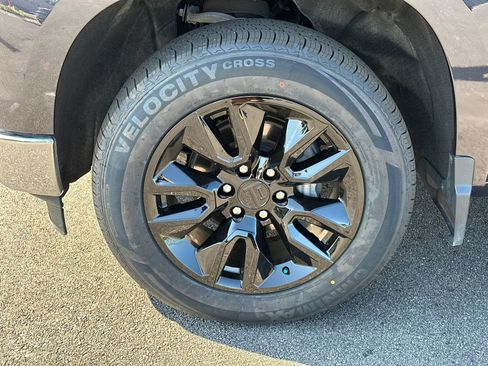 Used 2023 Chevrolet Silverado 1500 LT AWD/4WD image 13