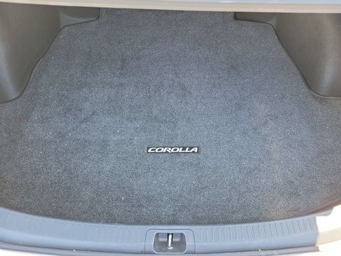 Used 2024 Toyota Corolla SE w/ SE Package FWD image 12