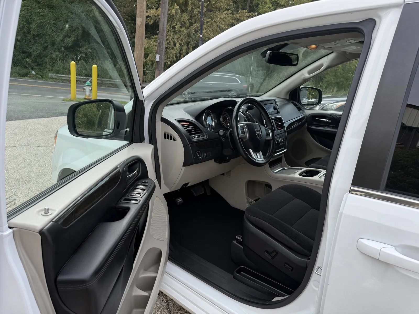 Used 2019 Dodge Grand Caravan Crew FWD image 9