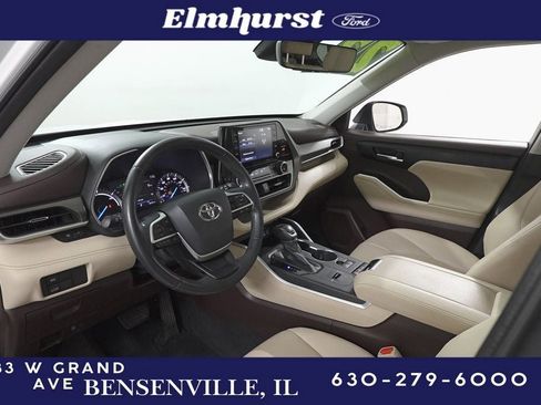 Used 2022 Toyota Highlander XLE image 13
