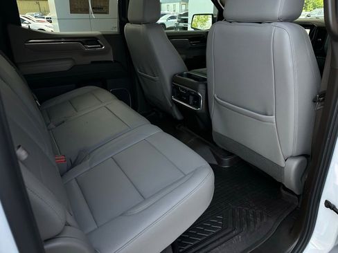 Used 2024 Chevrolet Silverado 1500 LTZ AWD/4WD image 18