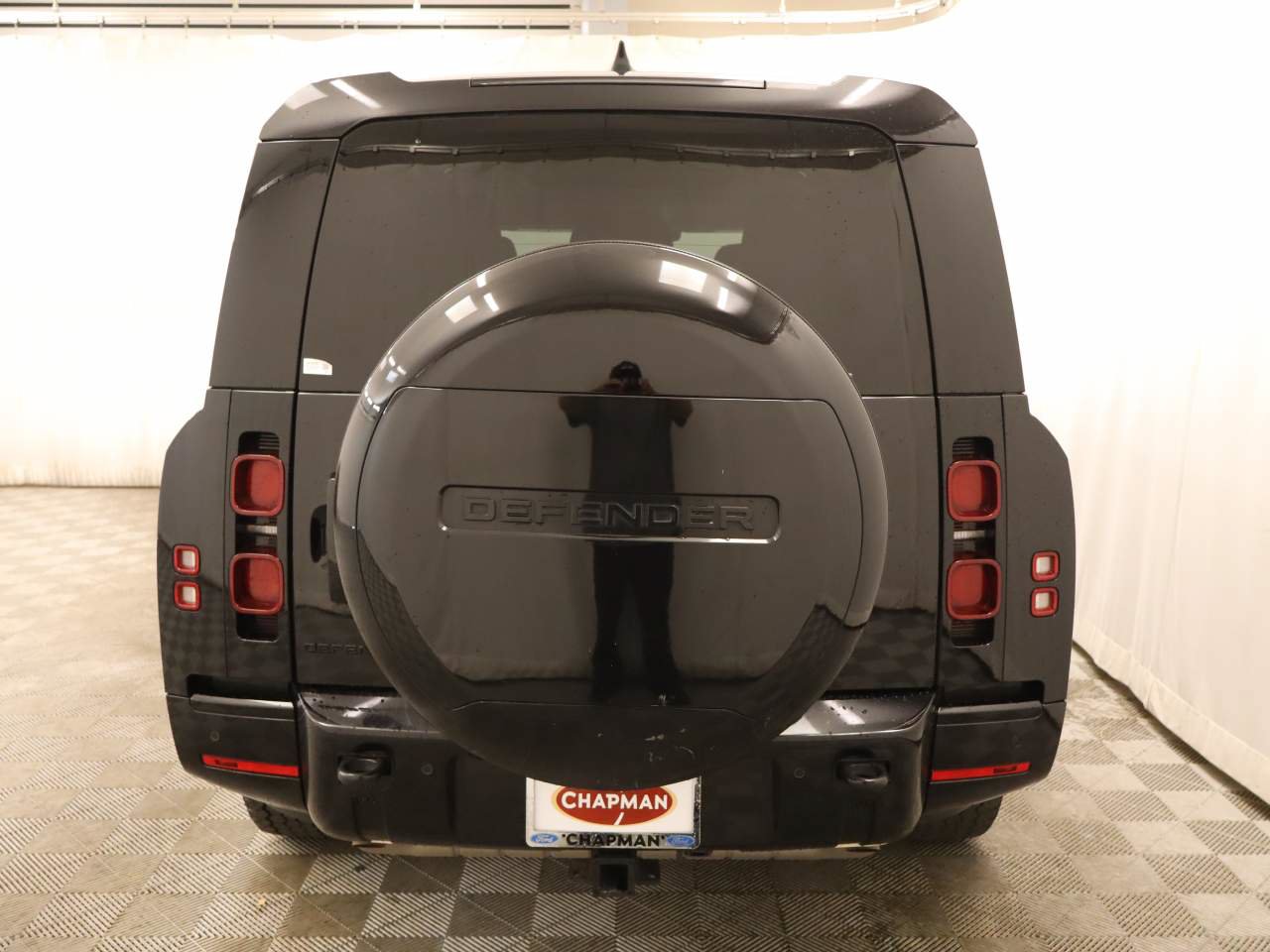 Used 2025 Land Rover Defender 130 X-Dynamic SE AWD/4WD image 5