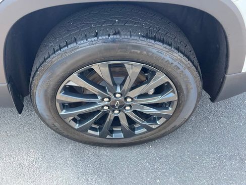 Used 2023 Chevrolet Traverse RS AWD/4WD image 7