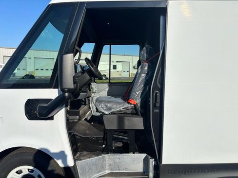 Used 2024 Chevrolet Brightdrop 600 w/ Commercial Equipment Package AWD/4WD image 9