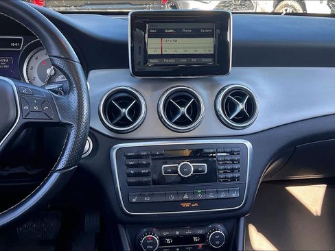 Used 2015 Mercedes-Benz GLA 250 4MATIC image 7