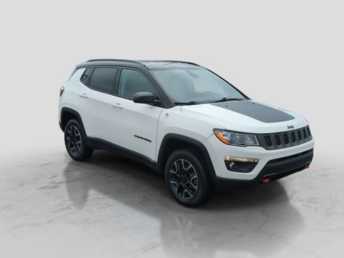 Used 2019 Jeep Compass Trailhawk AWD/4WD image 2
