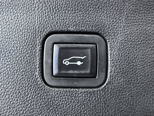 Used 2018 Buick Enclave Essence AWD/4WD image 6