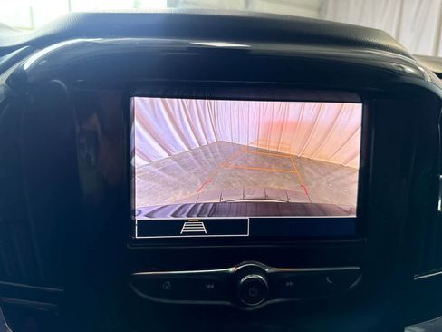 Used 2021 Chevrolet Traverse LS FWD image 28