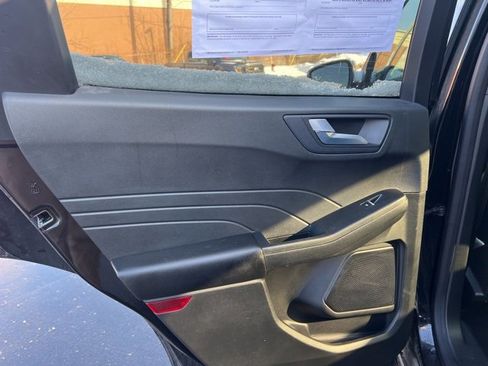 Used 2023 Ford Escape SE image 16