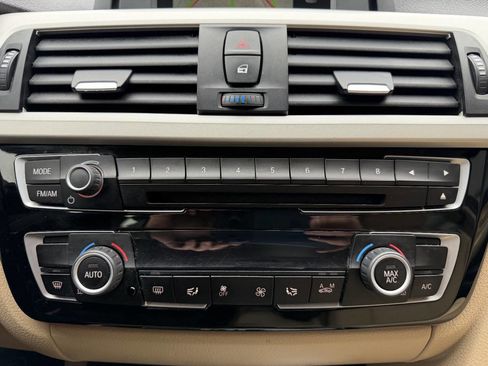 Used 2017 BMW 320i 320i 4dr Sedan w/ Driver Assistance Package image 26