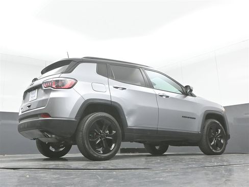 Used 2018 Jeep Compass Latitude w/ Popular Equipment Group image 33