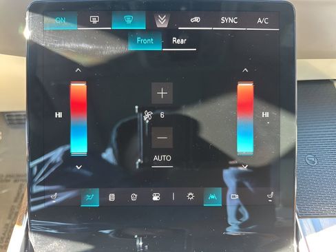 Used 2025 Cadillac Escalade ESV Sport Platinum w/ LPO, ONYX Package image 23