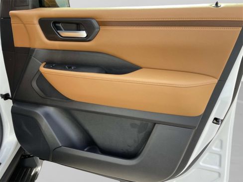 New 2026 Nissan Armada SL w/ Captain's Chari Seat Package image 26