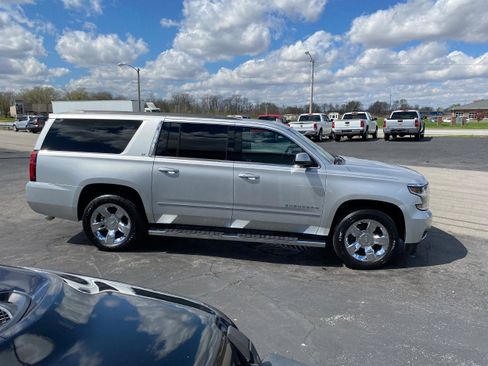 Used 2017 Chevrolet Suburban LT w/ LT Signature Package AWD/4WD image 15
