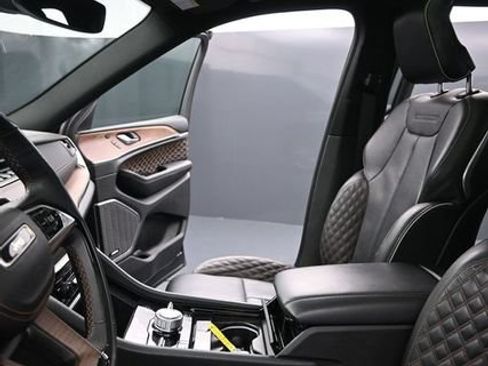 Used 2023 Jeep Grand Cherokee Summit AWD/4WD image 10