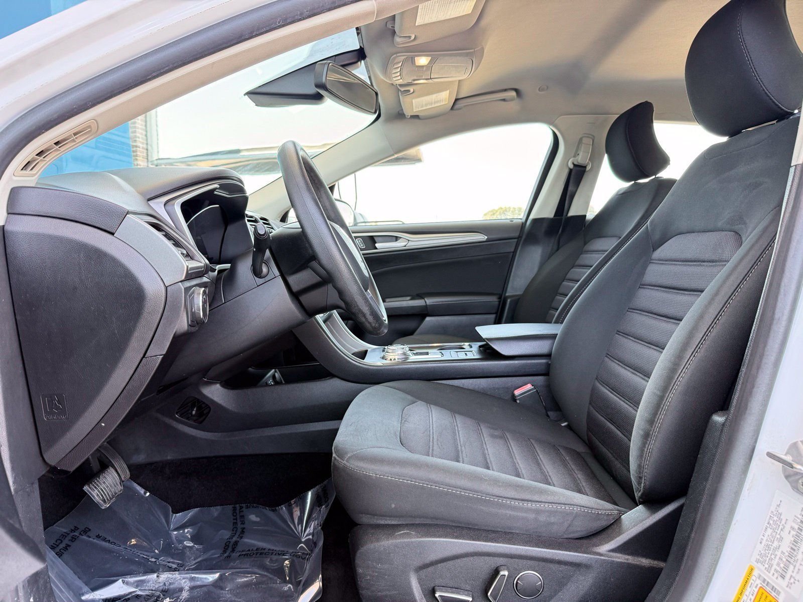 Used 2019 Ford Fusion SE FWD image 17