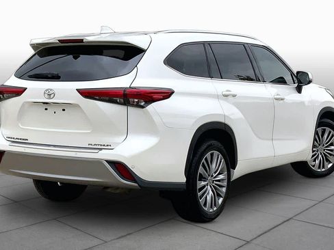 Used 2021 Toyota Highlander Platinum image 13