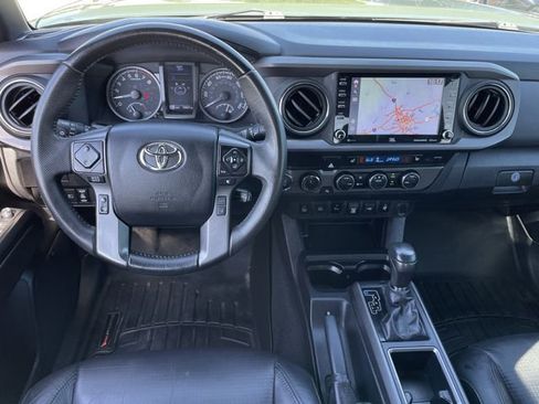 Used 2022 Toyota Tacoma TRD Off-Road w/ TRD Premium Off Road Package AWD/4WD image 11