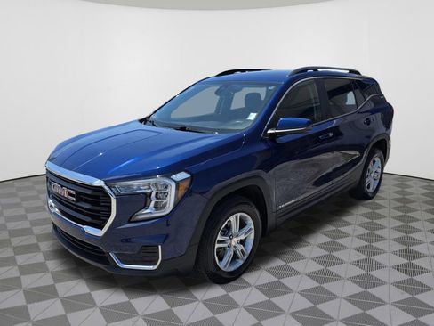 Used 2022 GMC Terrain SLE w/ Driver Convenience Package AWD/4WD image 2