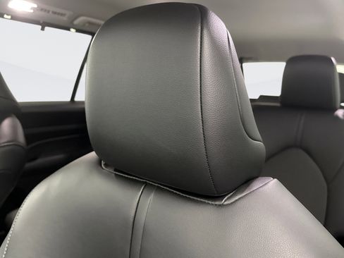 Used 2025 Toyota Grand Highlander AWD image 8