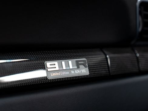 Certified 2016 Porsche 911 R RWD image 29
