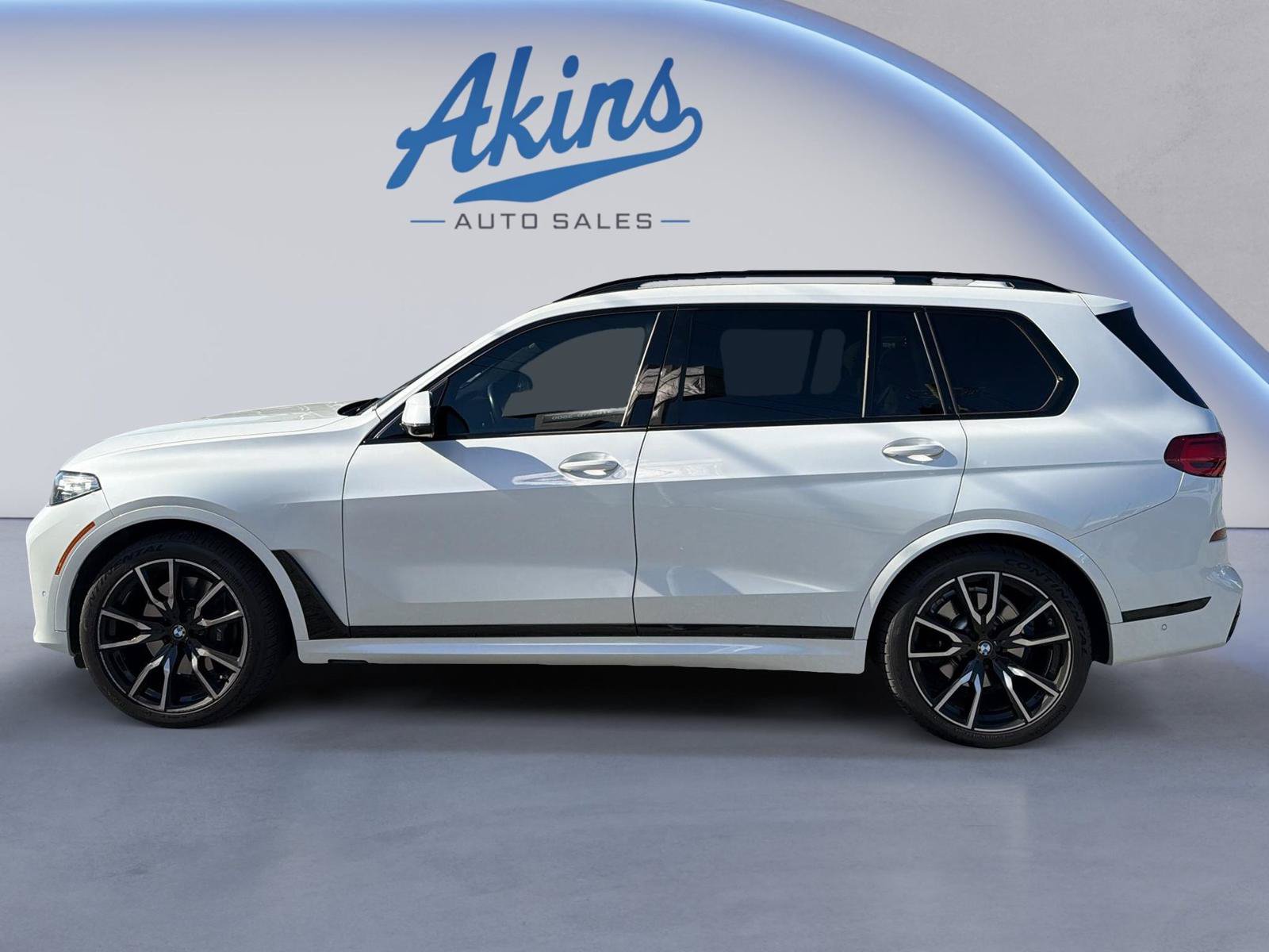 Used 2022 BMW X7 xDrive40i w/ M Sport Package AWD/4WD image 5