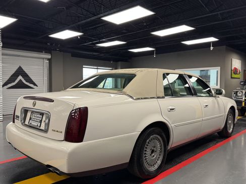 Used 2000 Cadillac De Ville Sedan w/ Comfort/Convenience Pkg image 4