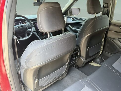 Used 2025 Jeep Grand Cherokee Laredo X RWD image 22