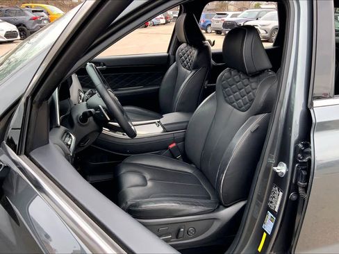 Used 2022 Hyundai Palisade Calligraphy image 8