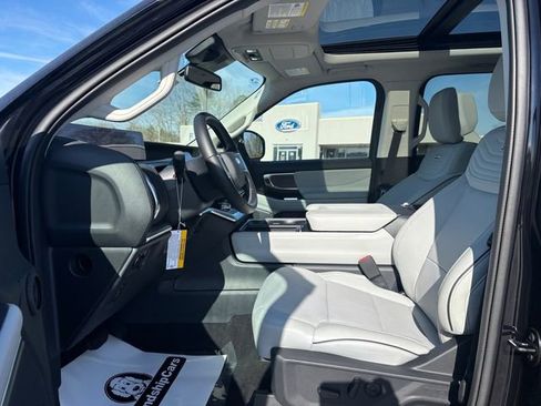 New 2026 Ford Expedition Max Platinum w/ Platinum Ultimate Package AWD/4WD image 8