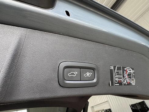 Used 2021 Volvo XC40 T5 Momentum image 20