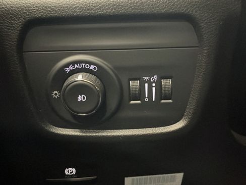 Used 2024 Jeep Grand Cherokee L Limited w/ Luxury Tech Group II AWD/4WD image 34
