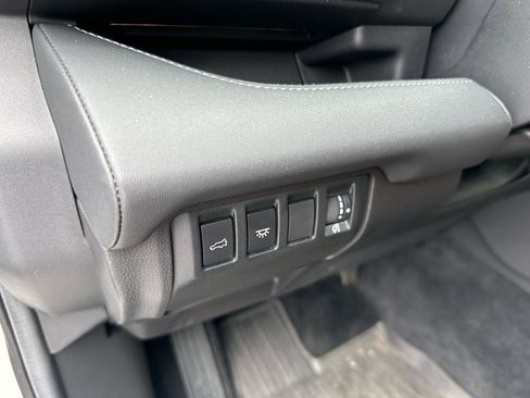 Used 2023 Subaru Ascent Touring image 10