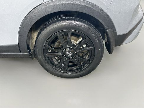 Used 2023 Nissan Kicks SR image 11