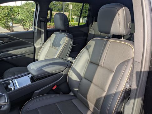 Certified 2025 Chevrolet Traverse High Country w/ LPO, Floor Liner Package AWD/4WD image 12