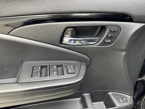 Used 2019 Honda Pilot Touring image 32