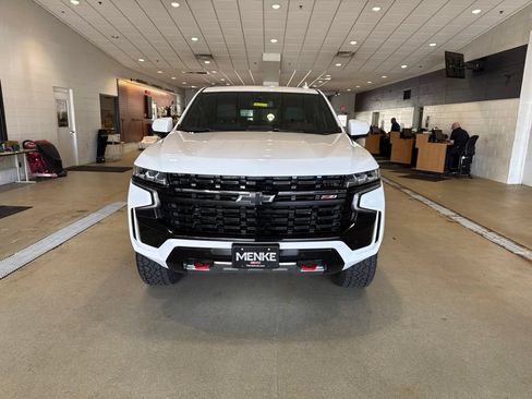 Used 2023 Chevrolet Suburban Z71 w/ Luxury Package AWD/4WD image 2