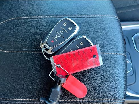 Used 2018 Chevrolet Traverse LT image 33