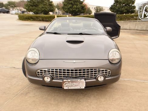 Used 2003 Ford Thunderbird image 5