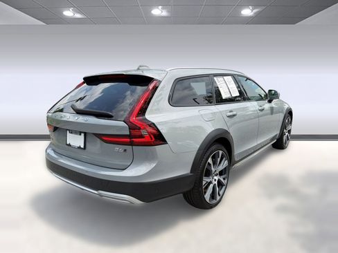 Certified 2025 Volvo V90 B6 Cross Country Ultra AWD/4WD image 9