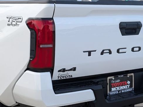 Used 2025 Toyota Tacoma TRD Sport AWD/4WD image 7